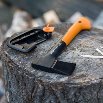 1015618-fiskars-chopping-axe-xs-x7-alt2_productimage